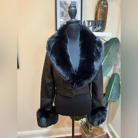 AZALEA WANG FAUX FUR TRIM GISELLE VEGAN LEATHER BLACK CROP JACKET
